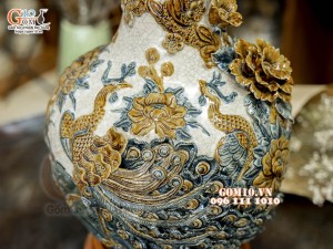 Bình tỏi men rạn đắp nổi Công Đào Phú Quý kênh, cao 45cm