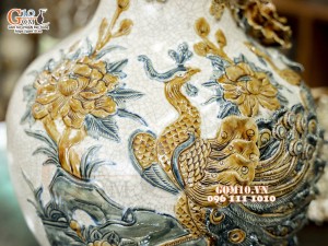 Bình tỏi men rạn đắp nổi Công Đào Phú Quý kênh, cao 45cm