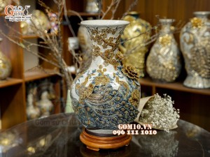 Bình tỏi men rạn đắp nổi Công Đào Phú Quý kênh, cao 45cm