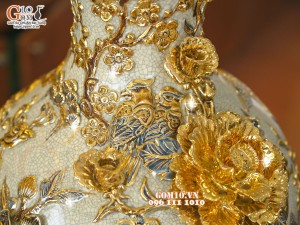 Bình tỏi men rạn đắp nổi Công Đào Phú Quý vẽ vàng 24k, cao 45cm