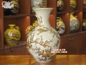 Bình tỏi men rạn đắp nổi Công Đào Phú Quý vẽ vàng 24k, cao 45cm