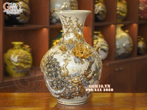 Bình tỏi men rạn đắp nổi Công Đào Phú Quý vẽ vàng 24k, cao 45cm