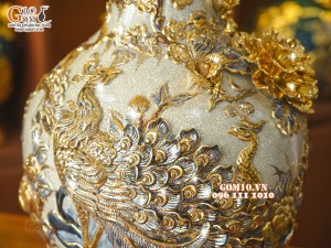 Bình tỏi men rạn đắp nổi Công Đào Phú Quý vẽ vàng 24k, cao 45cm