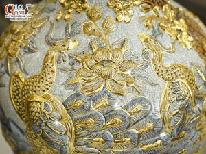 Bình tỏi men rạn đắp nổi Công Đào Tài Lộc vẽ vàng 24k, cao 45cm