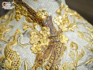 Bình tỏi men rạn đắp nổi Công Đào Tài Lộc vẽ vàng 24k, cao 45cm