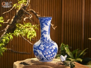 Bình tỏi men trắng vẽ Công Trúc Sơn Thủy, cao 45cm