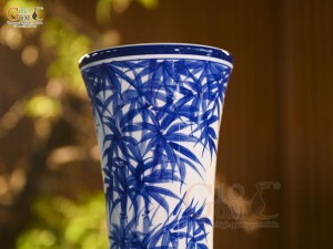 Bình tỏi men trắng vẽ Công Trúc Sơn Thủy, cao 45cm