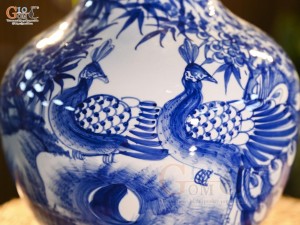 Bình tỏi men trắng vẽ Công Trúc Sơn Thủy, cao 45cm