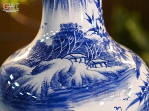 Bình tỏi men trắng vẽ Công Trúc Sơn Thủy, cao 45cm