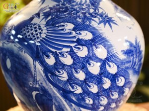 Bình tỏi men trắng vẽ Công Trúc Sơn Thủy, cao 44cm