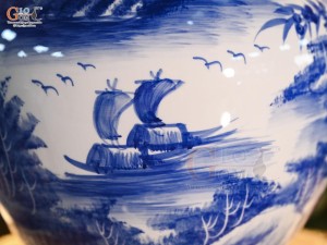 Bình tỏi men trắng vẽ Công Trúc Sơn Thủy, cao 44cm