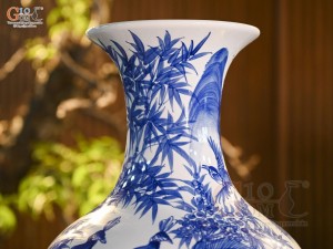 Bình tỏi men trắng vẽ Công Trúc Sơn Thủy, cao 44cm