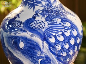 Bình tỏi men trắng vẽ Công Trúc Sơn Thủy, cao 44cm