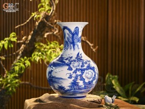 Bình tỏi men trắng vẽ Tùng Lộc Sơn Thủy, cao 52cm