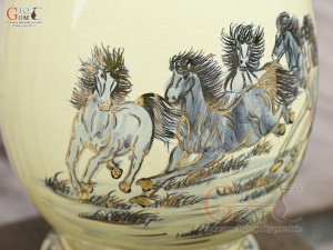 Bình trứng phong thủy men cổ họa tiết Mã Đáo Thành Công vẽ vàng 24k, cao 34cm (cả đế)