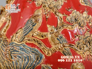 Bình tỳ bà Công Đào đắp nổi vẽ vàng 24k, nền đỏ - cao 40cm