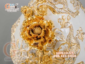 Bình tỳ bà Công Đào đắp nổi vẽ vàng 24k, nền trắng- cao 40cm