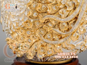 Bình tỳ bà Công Đào đắp nổi vẽ vàng 24k, nền trắng- cao 40cm