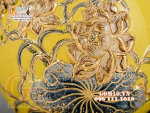 Bình tỳ bà Công Đào đắp nổi vẽ vàng 24k, nền vàng - cao 40cm