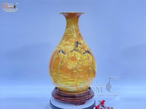 Bình tỳ bà men màu họa tiết Mã Đáo Thành Công nền vàng, vẽ vàng 24k, cao 44cm