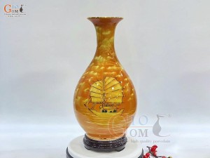 Bình tỳ bà men màu họa tiết Thuận Buồm Xuôi Gió nền vàng, vẽ vàng 24k, cao 38cm