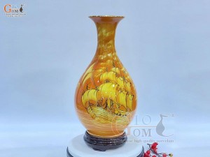 Bình tỳ bà men màu họa tiết Thuận Buồm Xuôi Gió nền vàng, vẽ vàng 24k, cao 38cm