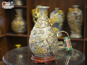 Bình tỳ bà men rạn đắp nổi Công Danh Phú Quý kênh vẽ vàng 24k, cao 54cm