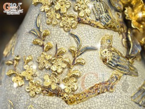 Bình tỳ bà men rạn đắp nổi Công Danh Phú Quý kênh vẽ vàng 24k, cao 54cm