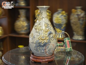 Bình tỳ bà men rạn đắp nổi Công Danh Phú Quý kênh vẽ vàng 24k, cao 54cm