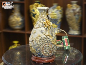 Bình tỳ bà men rạn đắp nổi Công Danh Phú Quý kênh vẽ vàng 24k, cao 54cm