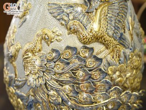 Bình tỳ bà men rạn đắp nổi Công Danh Phú Quý kênh vẽ vàng 24k, cao 54cm