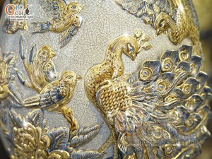 Bình tỳ bà men rạn đắp nổi Công Danh Phú Quý kênh vẽ vàng 24k, cao 54cm