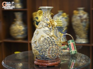 Bình tỳ bà men rạn đắp nổi Công Danh Phú Quý kênh vẽ vàng 24k, cao 54cm