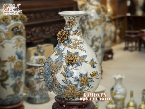 Bình tỳ bà men rạn đắp nổi Công Đào, cao 68cm