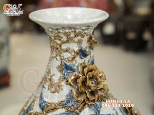 Bình tỳ bà men rạn đắp nổi Công Đào, cao 68cm