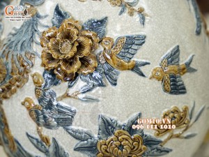 Bình tỳ bà men rạn đắp nổi Công Đào, cao 68cm