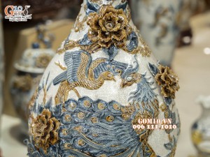 Bình tỳ bà men rạn đắp nổi Công Đào, cao 68cm