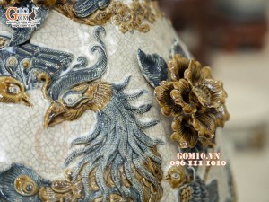 Bình tỳ bà men rạn đắp nổi Công Đào, cao 68cm