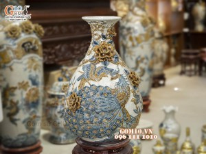 Bình tỳ bà men rạn đắp nổi Công Đào, cao 68cm