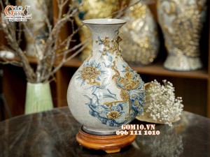 Bình tỳ bà men rạn đắp nổi Công Đào kênh, cao 38cm