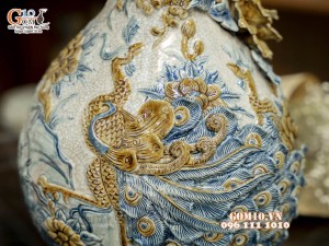 Bình tỳ bà men rạn đắp nổi Công Đào kênh, cao 38cm