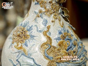 Bình tỳ bà men rạn đắp nổi Công Đào kênh, cao 38cm