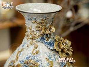 Bình tỳ bà men rạn đắp nổi Công Đào kênh, cao 38cm