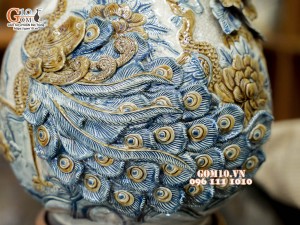 Bình tỳ bà men rạn đắp nổi Công Đào kênh, cao 38cm