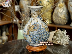 Bình tỳ bà men rạn đắp nổi Công Đào kênh, cao 38cm