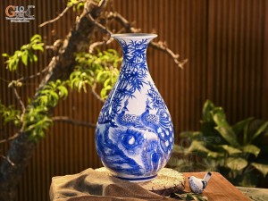 Bình tỳ bà men trắng vẽ Công Trúc Sơn Thủy, cao 43cm