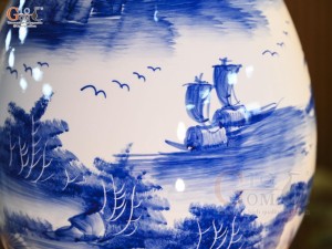 Bình tỳ bà men trắng vẽ Công Trúc Sơn Thủy, cao 43cm