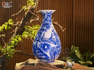 Bình tỳ bà men trắng vẽ Công Trúc Sơn Thủy, cao 43cm