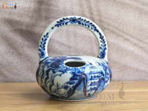 Bình vôi men lam cổ vẽ cảnh Sơn Thủy, cao 14cm