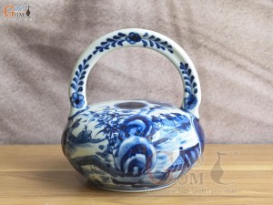 Bình vôi men lam cổ vẽ cảnh Sơn Thủy, cao 14cm